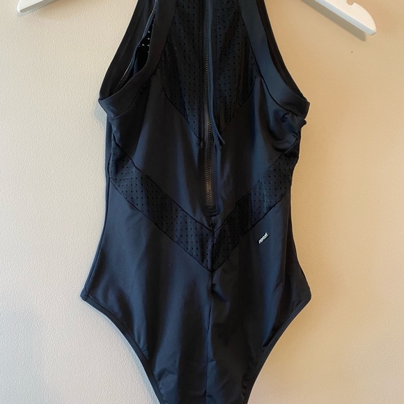 Ripcurl One Piece - Picture 2 of 5